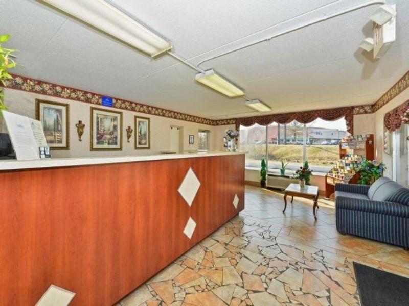 Americas Best Value Inn And Suites Knoxville Exterior photo
