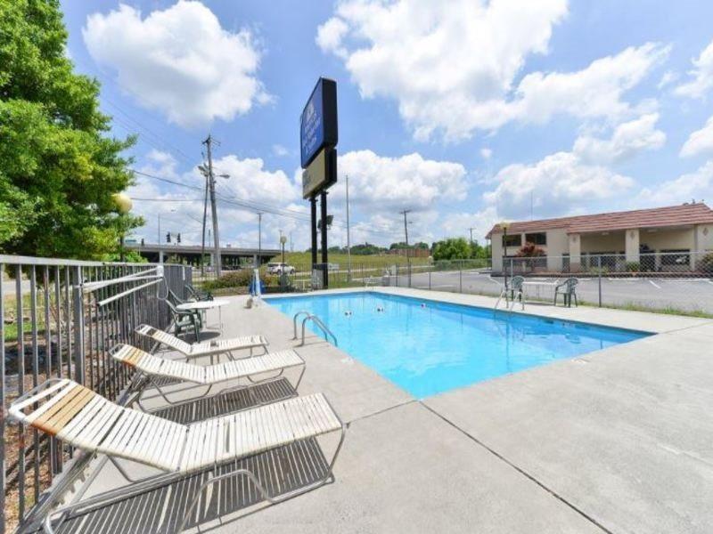 Americas Best Value Inn And Suites Knoxville Exterior photo