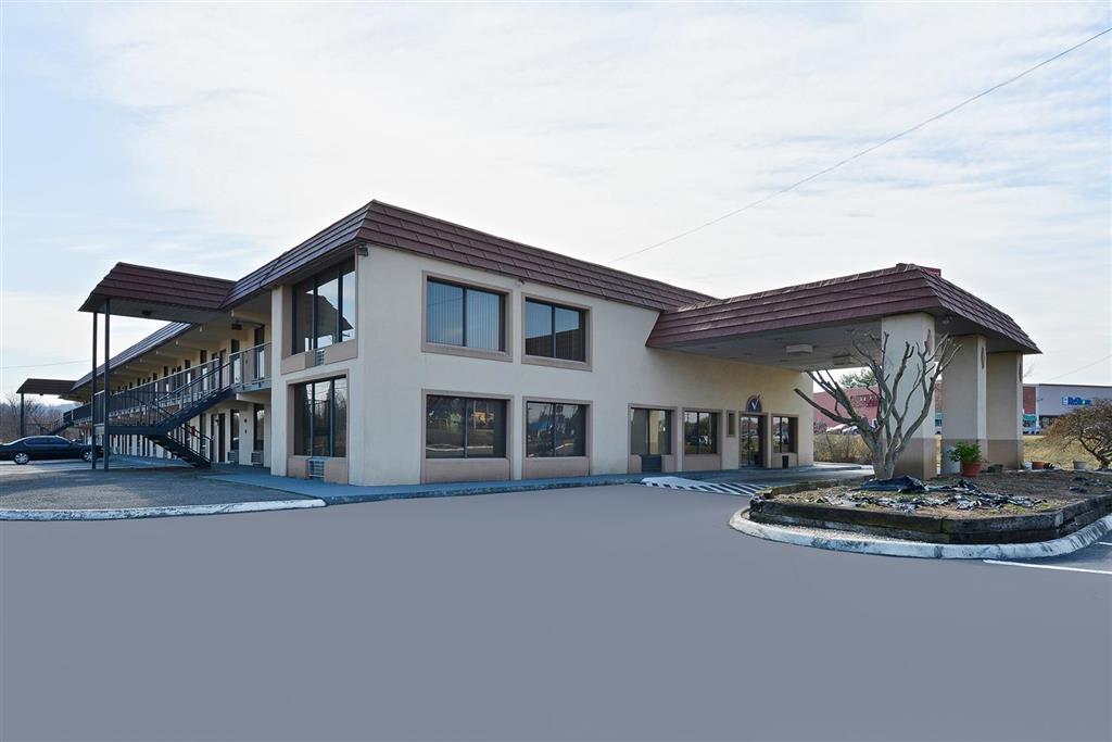 Americas Best Value Inn And Suites Knoxville Exterior photo