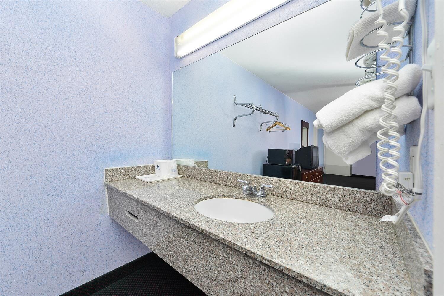 Americas Best Value Inn And Suites Knoxville Exterior photo