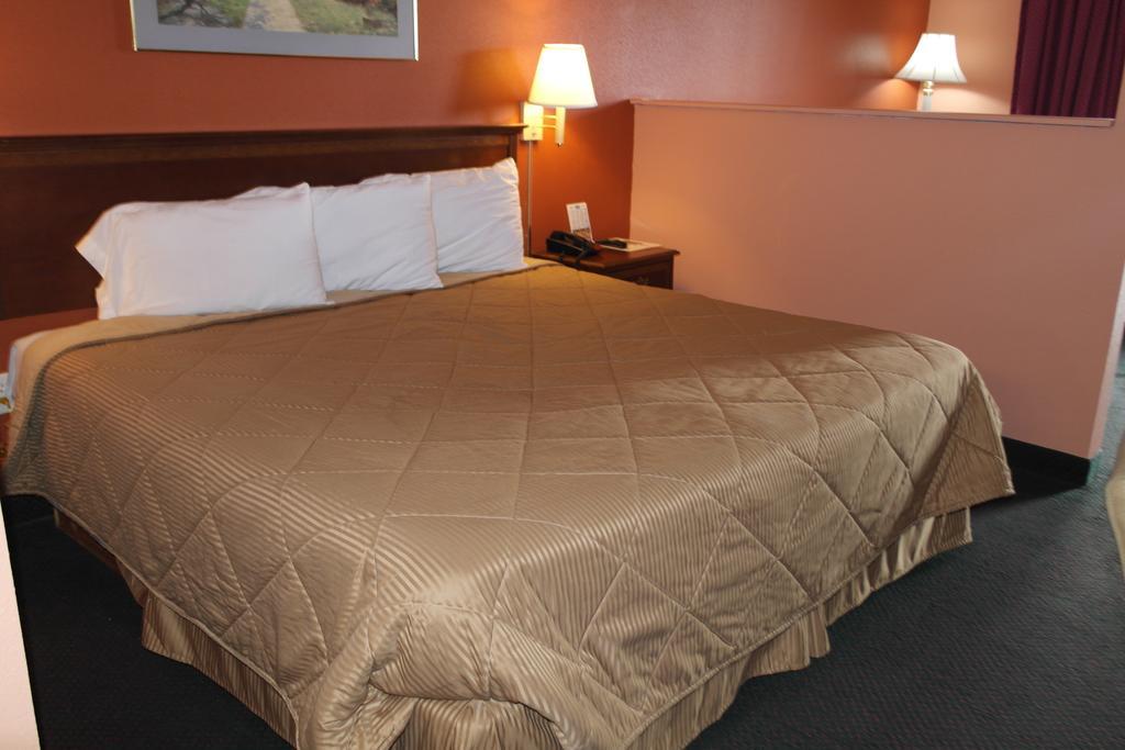 Americas Best Value Inn And Suites Knoxville Exterior photo
