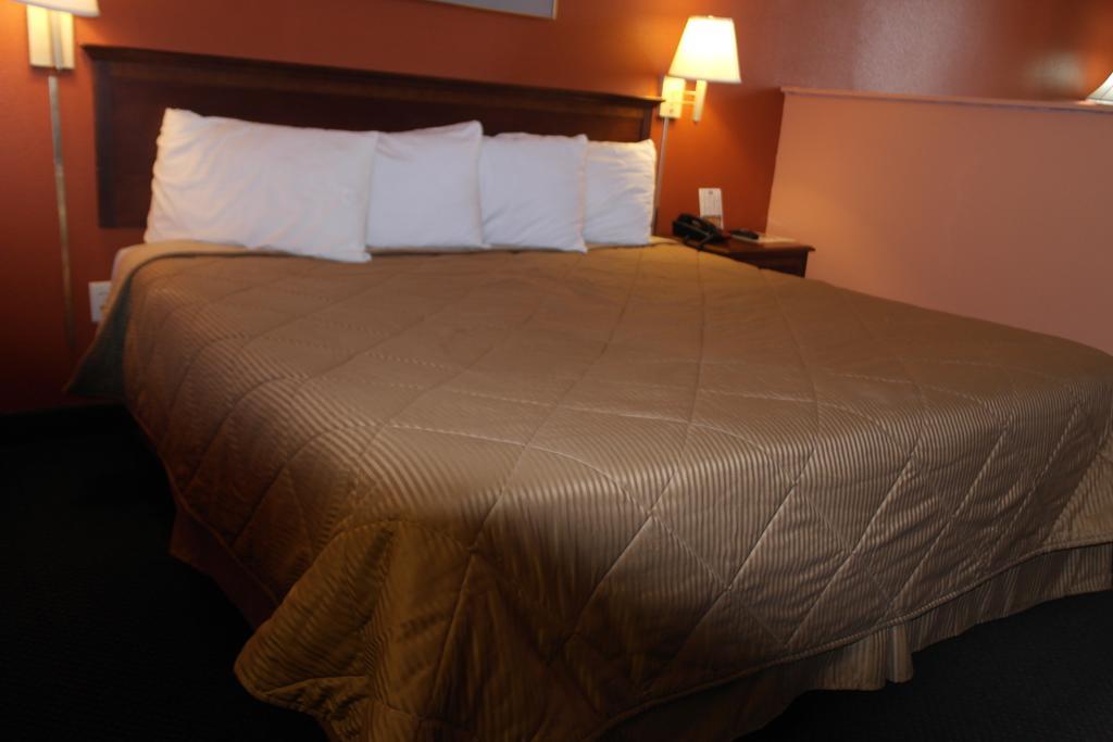 Americas Best Value Inn And Suites Knoxville Exterior photo