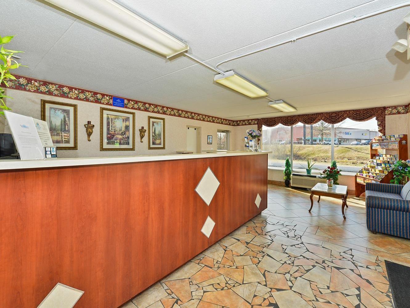 Americas Best Value Inn And Suites Knoxville Exterior photo