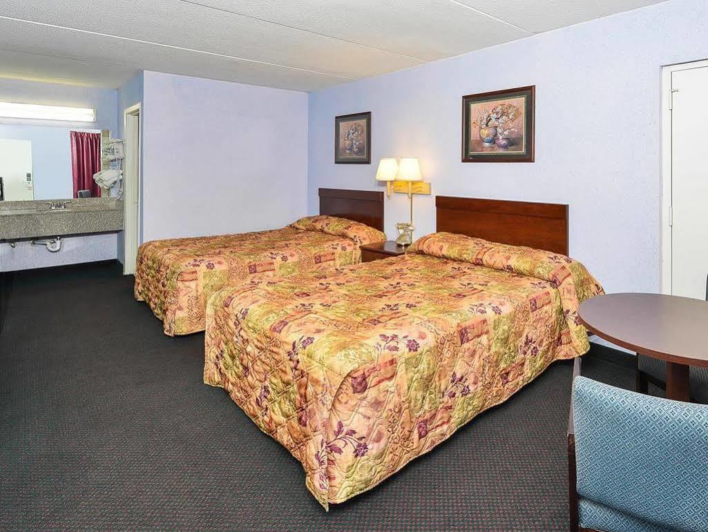 Americas Best Value Inn And Suites Knoxville Exterior photo