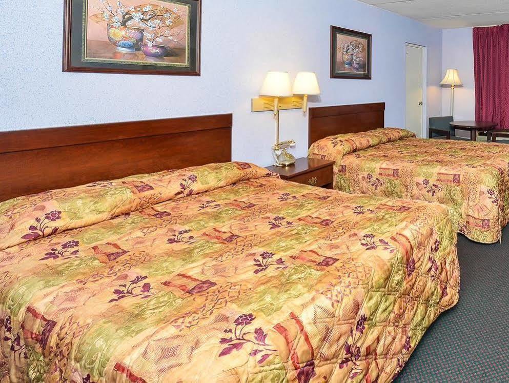 Americas Best Value Inn And Suites Knoxville Exterior photo